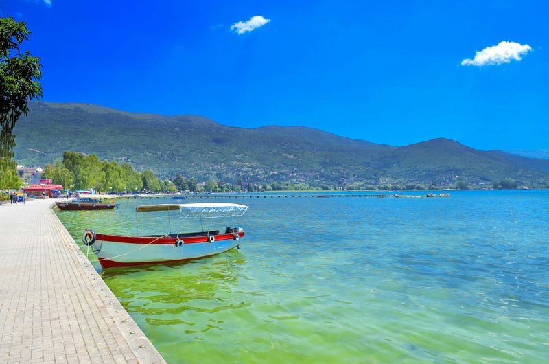 Danau Ohrid Permata yang Dibagikan Oleh Makedonia dan Albania