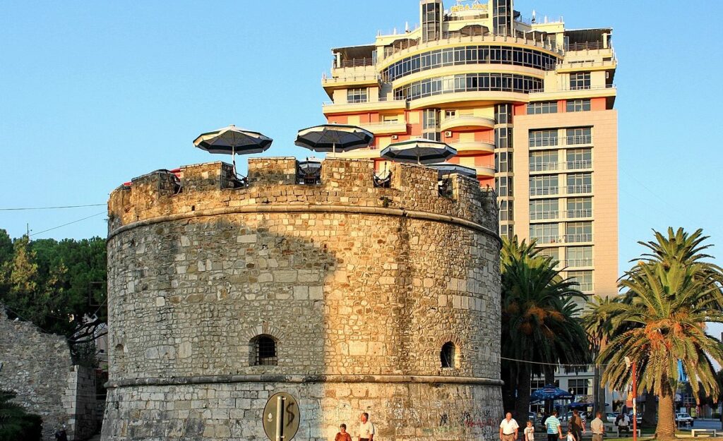 Keajaiban Sejarah, Rekreasi ke Menara Venesia di Durrës