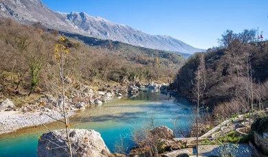 Mengarungi Pesona Keindahan, Wisata Sungai di Albania