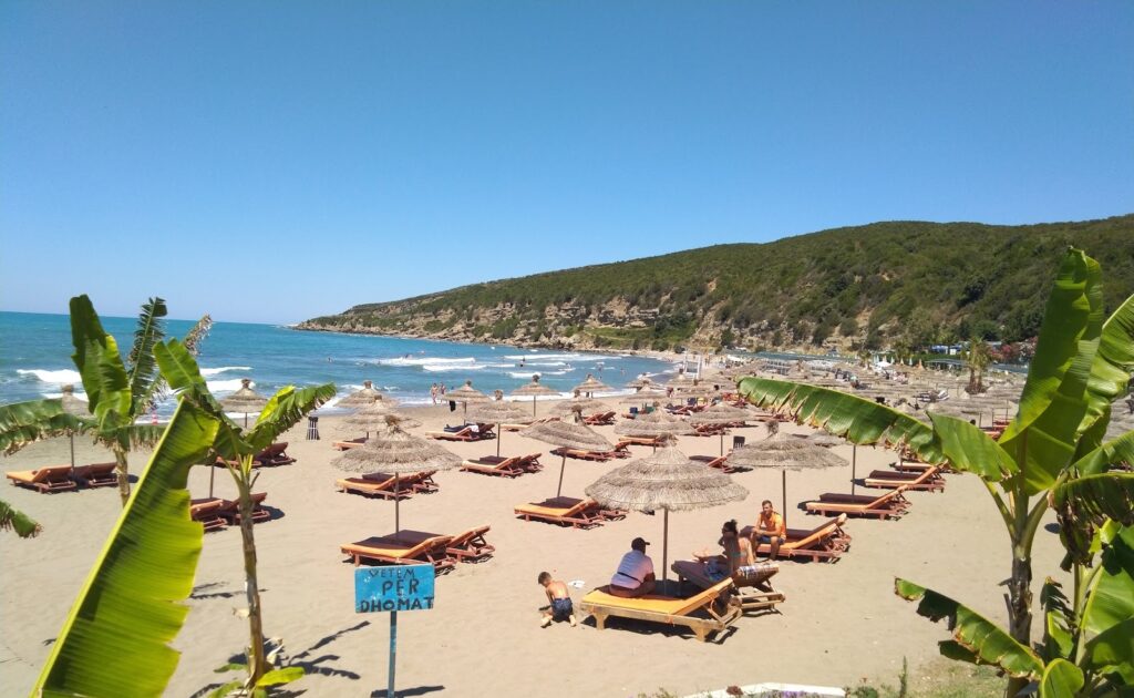 Pesona Pantai Albania, Destinasi Wisata yang Memikat