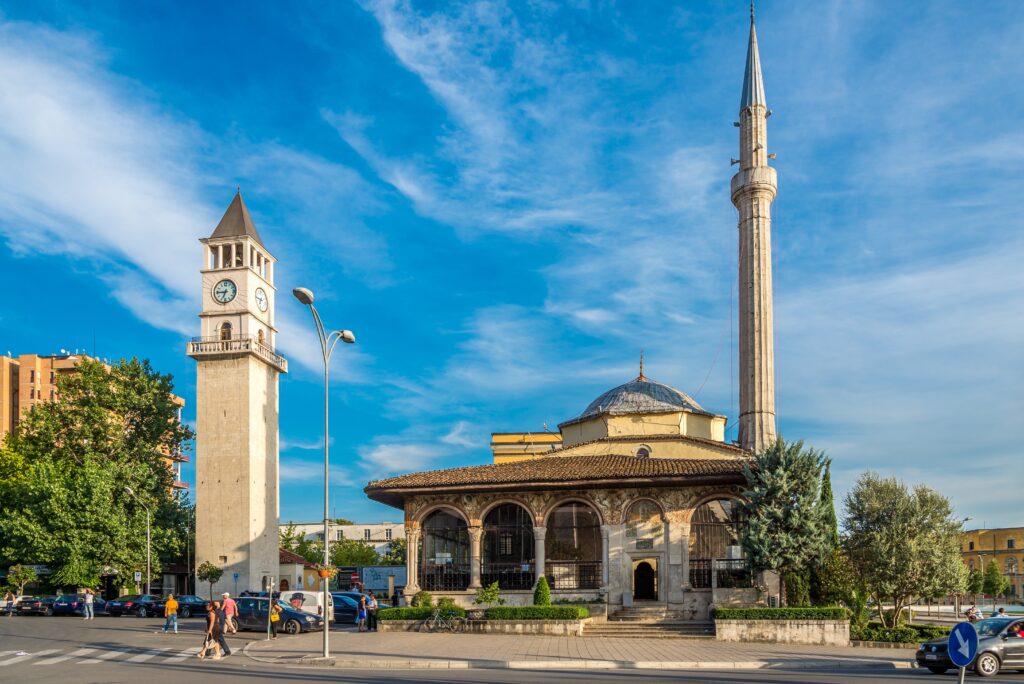Wisata Sejarah dan Arsitektur Masjid Et'hem Bej Albania